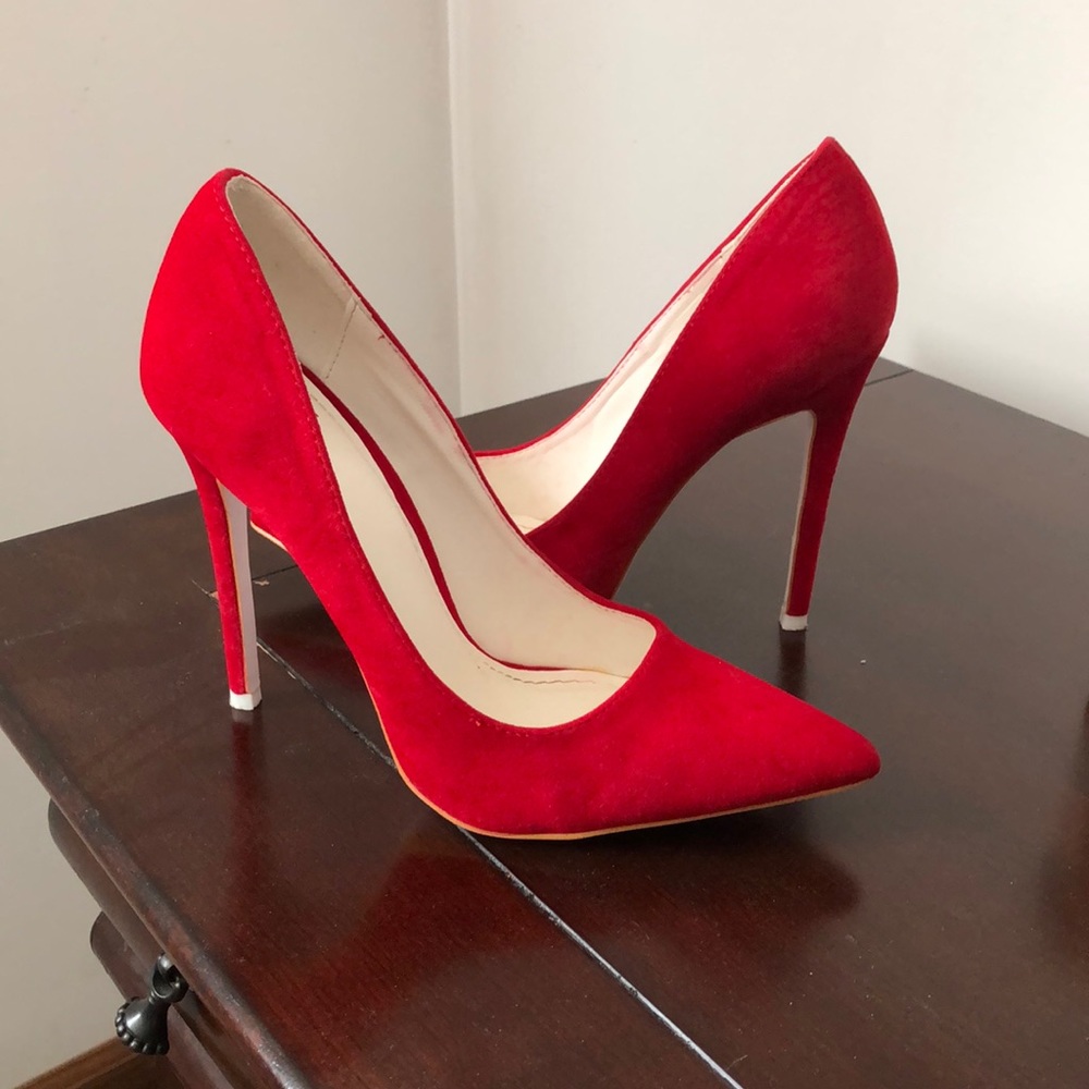 Red pumps